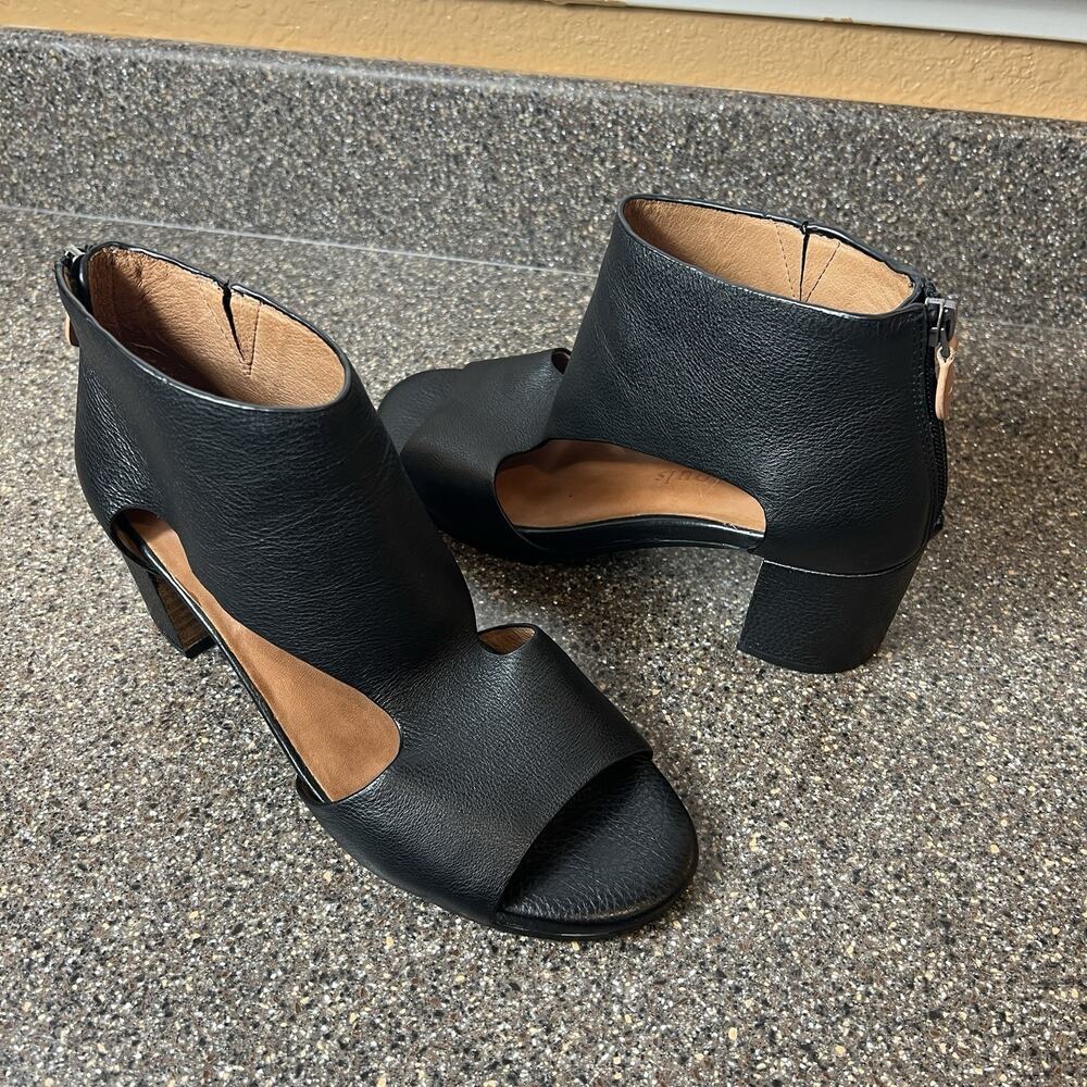 Gentle Souls by Kenneth Cole Black Leather Peep Toe Heels Womens 8.5 M Ankle Zip